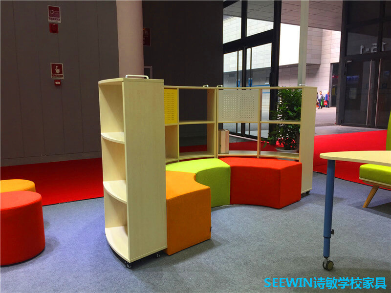 閱覽室書柜沙發(fā)